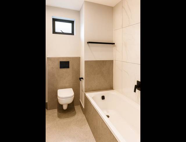 2 BEDROOM APARTMENT FOR SALE IN HYDE PARK